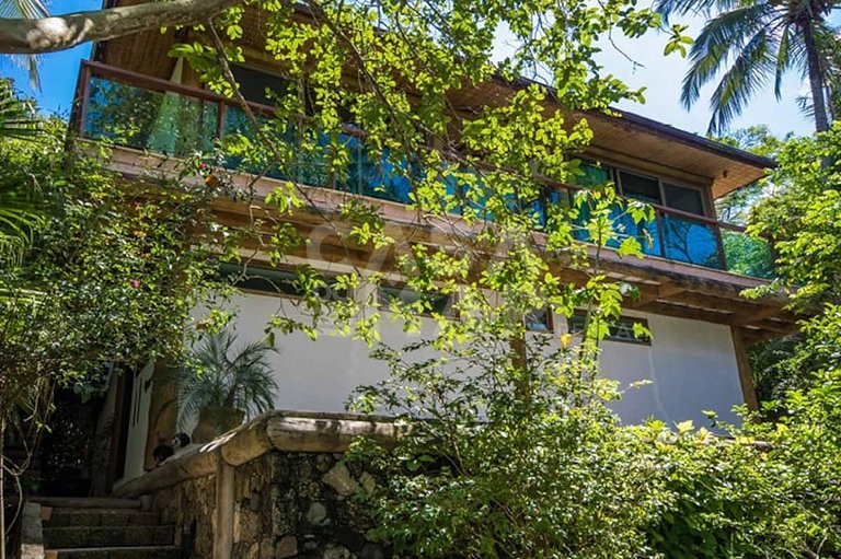 Uma ilha excepcional com sete suítes, píer, sala de cinema