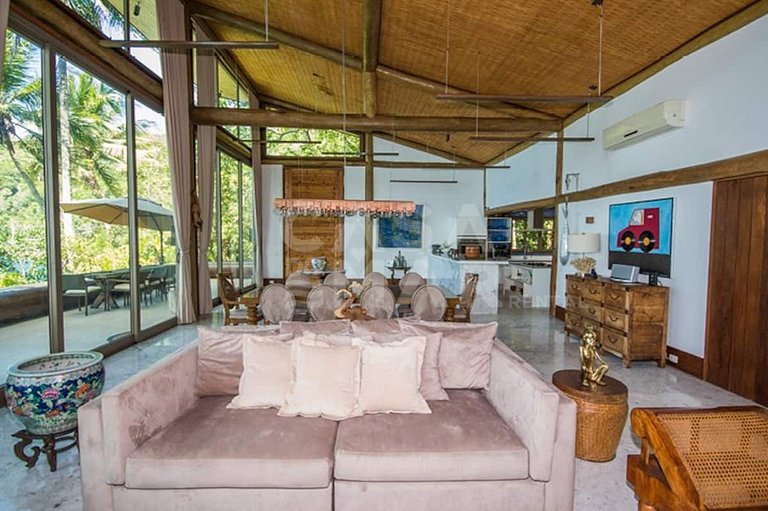 Uma ilha excepcional com sete suítes, píer, sala de cinema