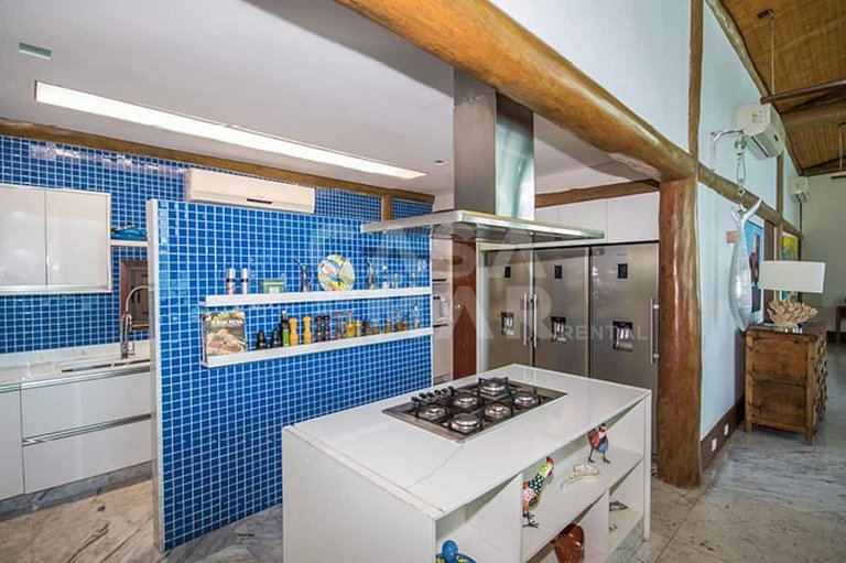 Uma ilha excepcional com sete suítes, píer, sala de cinema