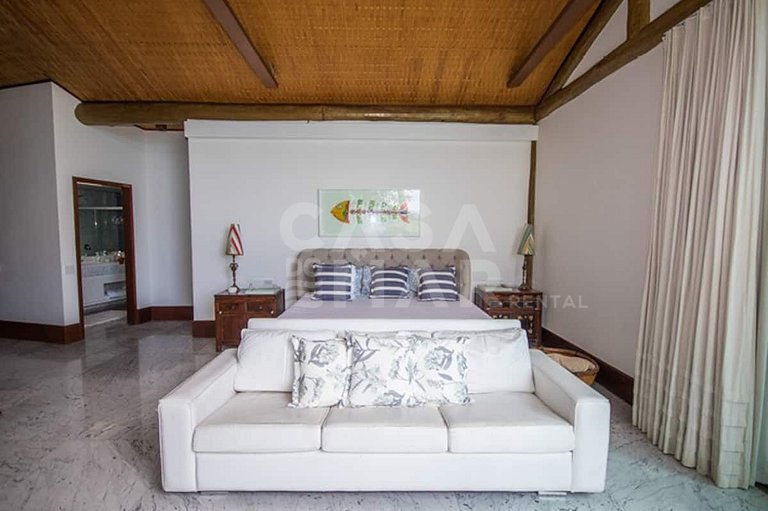 Uma ilha excepcional com sete suítes, píer, sala de cinema