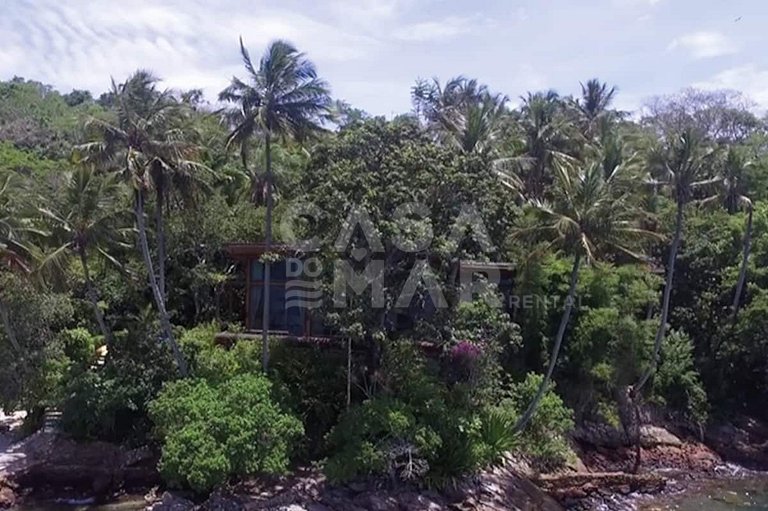 Uma ilha excepcional com sete suítes, píer, sala de cinema