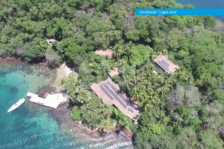 Uma ilha excepcional com sete suítes, píer, sala de cinema