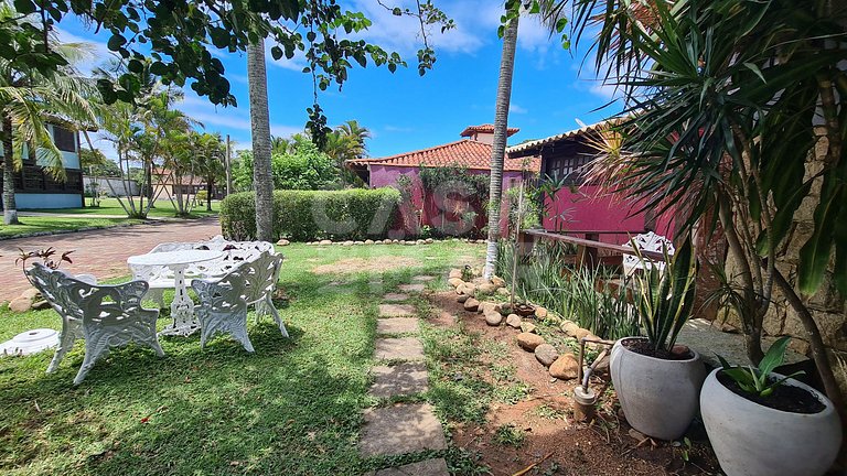 Casa em condomínio com piscina privativa, à 50 metros da pra