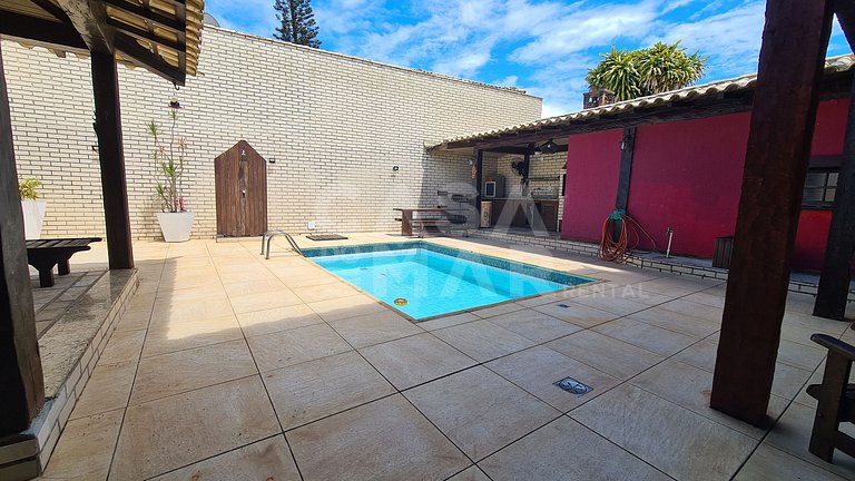Casa em condomínio com piscina privativa, à 50 metros da pra