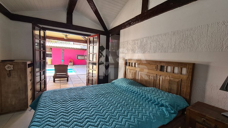 Casa em condomínio com piscina privativa, à 50 metros da pra