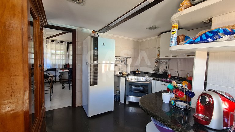 Casa em condomínio com piscina privativa, à 50 metros da pra