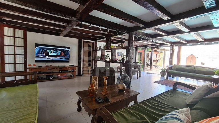 Casa em condomínio com piscina privativa, à 50 metros da pra
