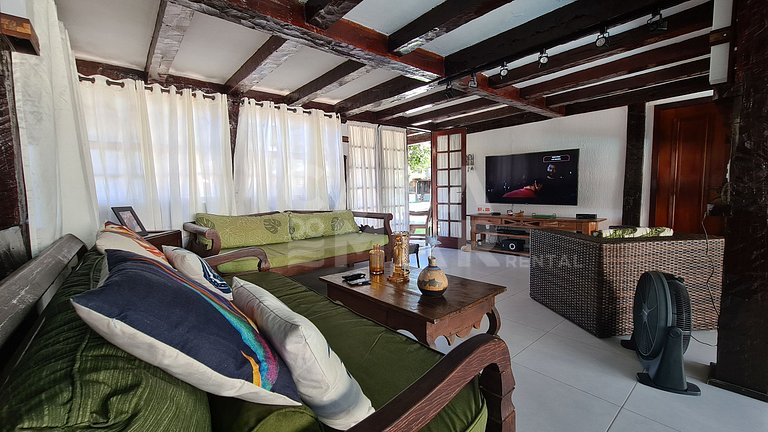 Casa em condomínio com piscina privativa, à 50 metros da pra