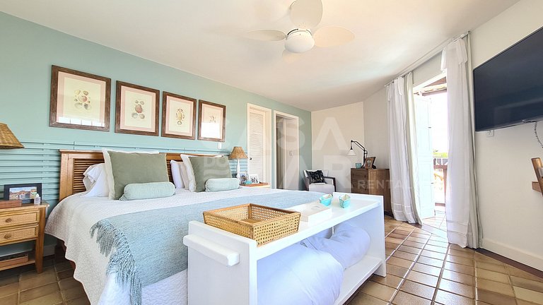 Beautiful house with six bedrooms, two suites, on the sand o