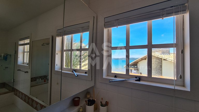 Beautiful house with six bedrooms, two suites, on the sand o