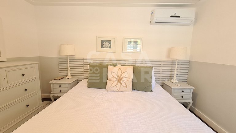 Beautiful house with six bedrooms, two suites, on the sand o
