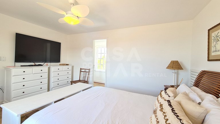 Beautiful house with six bedrooms, two suites, on the sand o