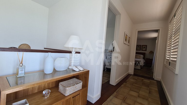 Beautiful house with six bedrooms, two suites, on the sand o