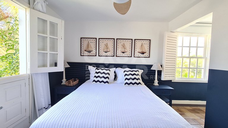 Beautiful house with six bedrooms, two suites, on the sand o