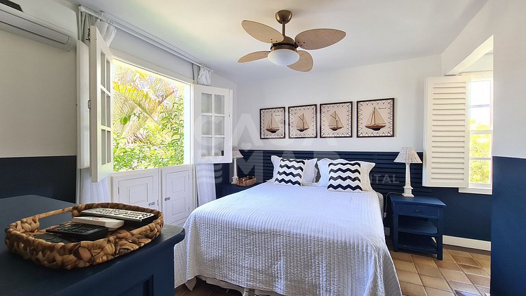 Beautiful house with six bedrooms, two suites, on the sand o