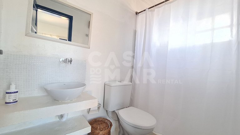 Linda casa estilo pescador, pé na areia na praia rasa.