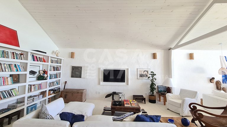 Linda casa estilo pescador, pé na areia na praia rasa.