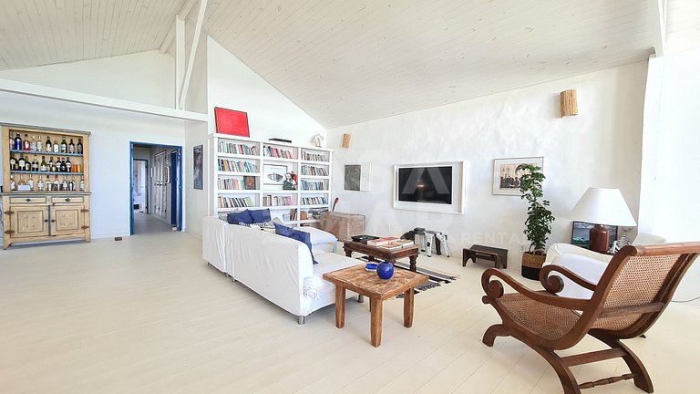 Beautiful fisherman style house, standing on the sand on the