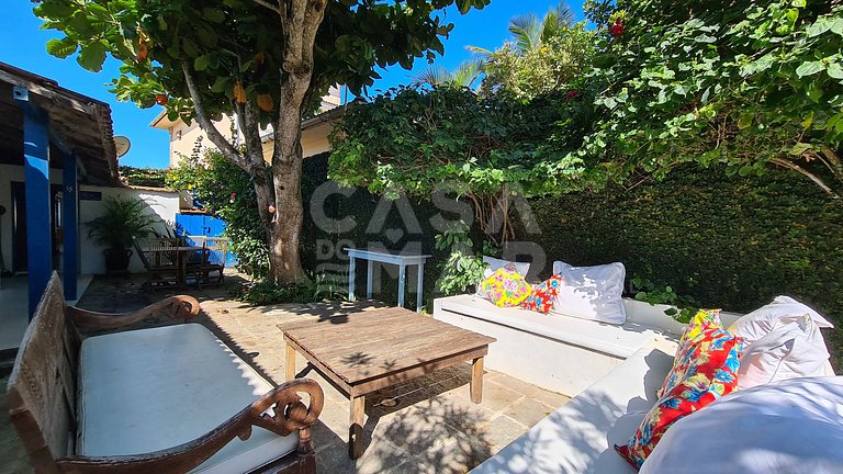 Linda casa estilo pescador, pé na areia na praia rasa.