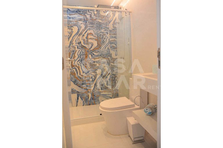 Beautiful house with 4 bedrooms, complete, in condominium