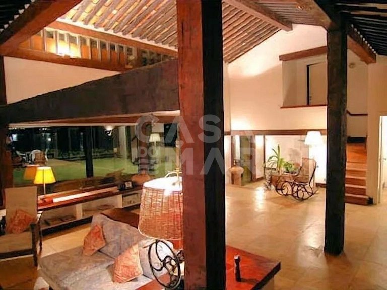 Beautiful Casa Pé na Areia da Praia da Ferradura, with more