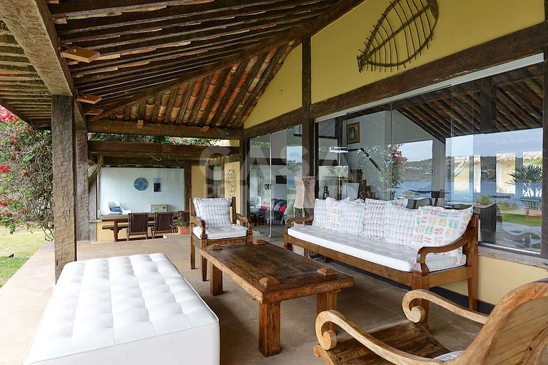 Beautiful Casa Pé na Areia da Praia da Ferradura, with more