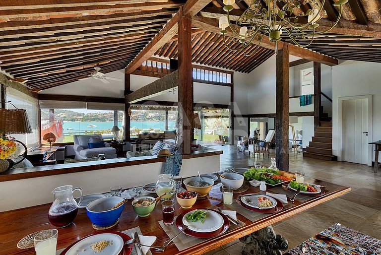 Beautiful Casa Pé na Areia da Praia da Ferradura, with more