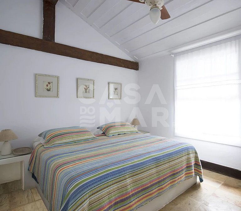Beautiful Casa Pé na Areia da Praia da Ferradura, with more