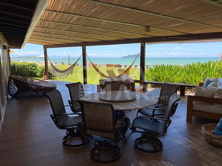 Beautiful house facing the sea, with 4 suites, in condominiu