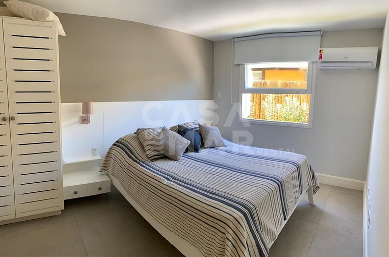 Beautiful house facing the sea, with 4 suites, in condominiu