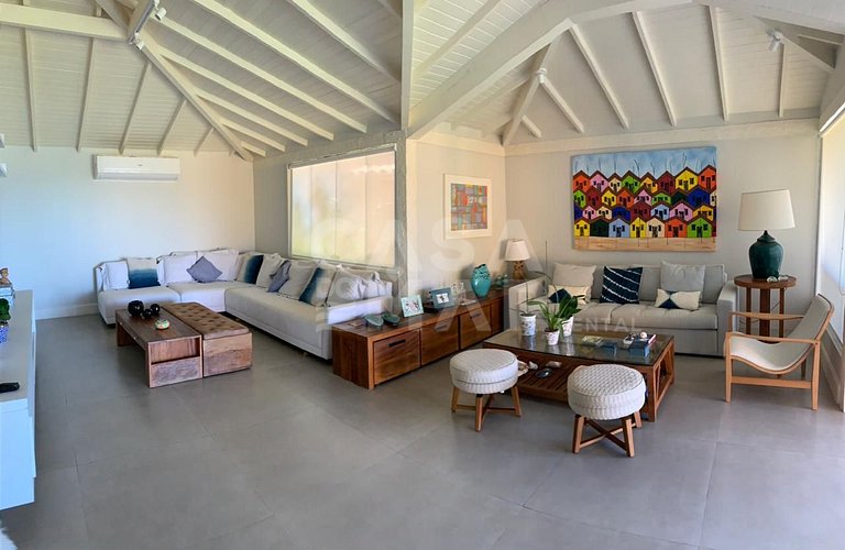 Beautiful house facing the sea, with 4 suites, in condominiu