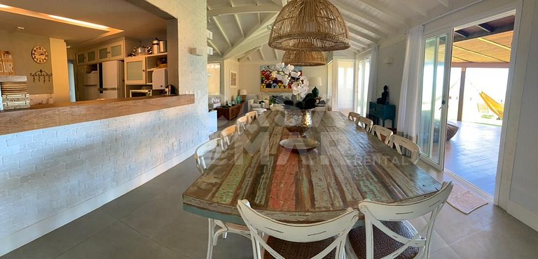 Beautiful house facing the sea, with 4 suites, in condominiu