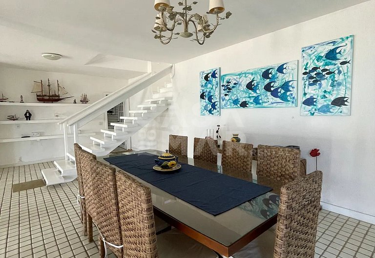Beautiful house facing the sea, in condominium, with five su