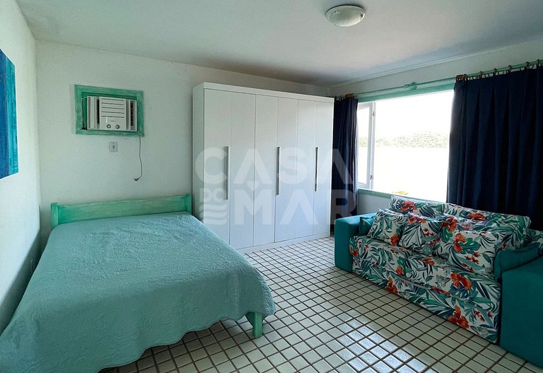 Casa frente mar, com cinco suítes, piscina, churrasqueira