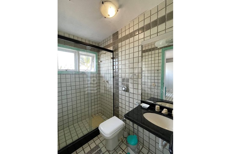 Beautiful house facing the sea, in condominium, with five su