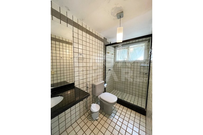 Beautiful house facing the sea, in condominium, with five su