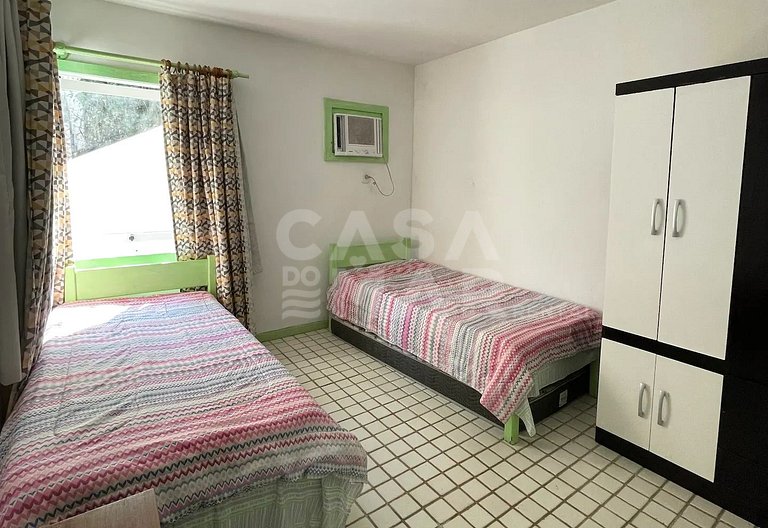 Casa frente mar, com cinco suítes, piscina, churrasqueira