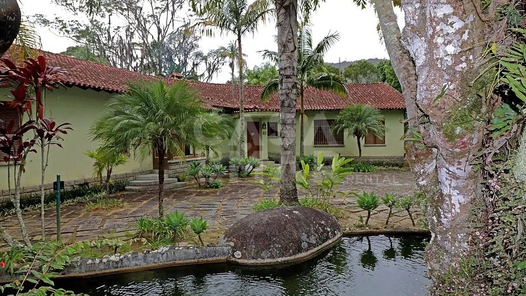 Sítio Lago dos Cisnes, com quatro quartos, em condomínio com