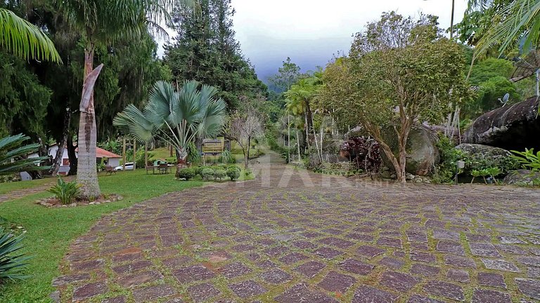 Swan Lake site, with four bedrooms, in condominium with 24hr