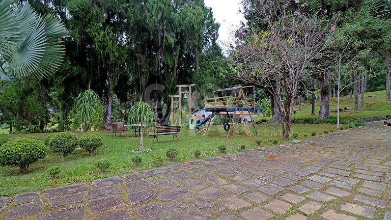 Swan Lake site, with four bedrooms, in condominium with 24hr