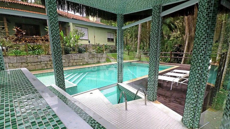 Swan Lake site, with four bedrooms, in condominium with 24hr