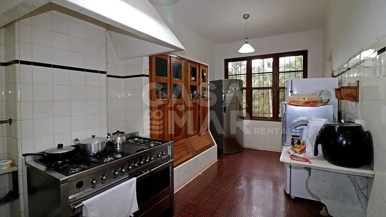 Swan Lake site, with four bedrooms, in condominium with 24hr