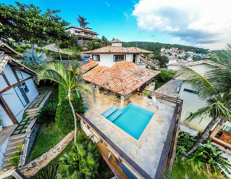 Linda casa com 4 suítes, em condomínio, no canto direito de