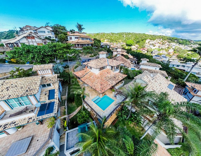 Beautiful house with 4 suites, in condominium, in the right