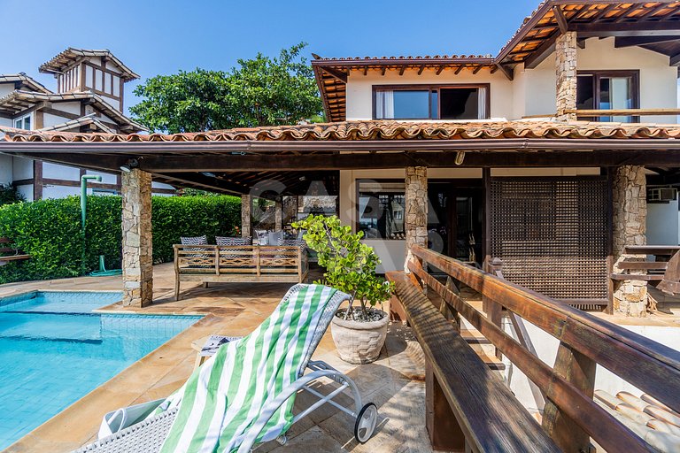 Beautiful house with 4 suites, in condominium, in the right