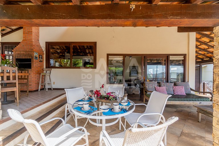 Beautiful house with 4 suites, in condominium, in the right