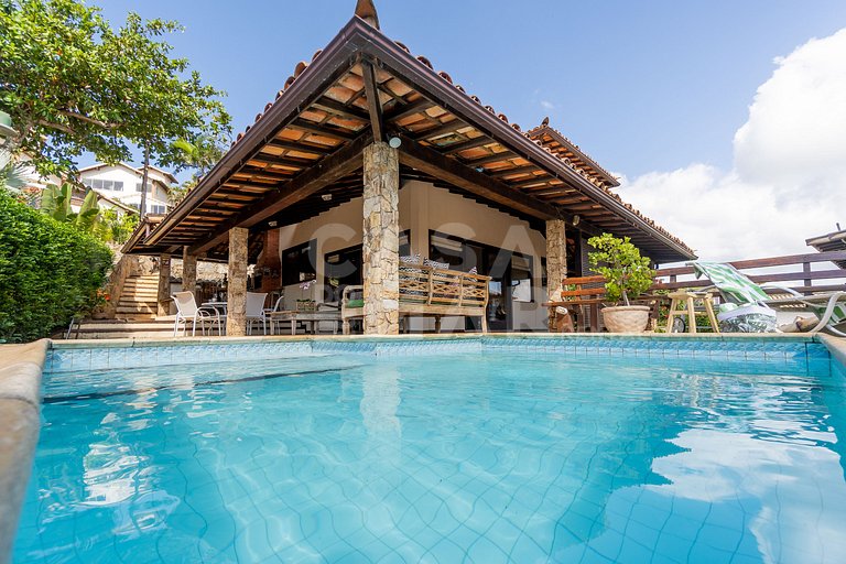 Beautiful house with 4 suites, in condominium, in the right