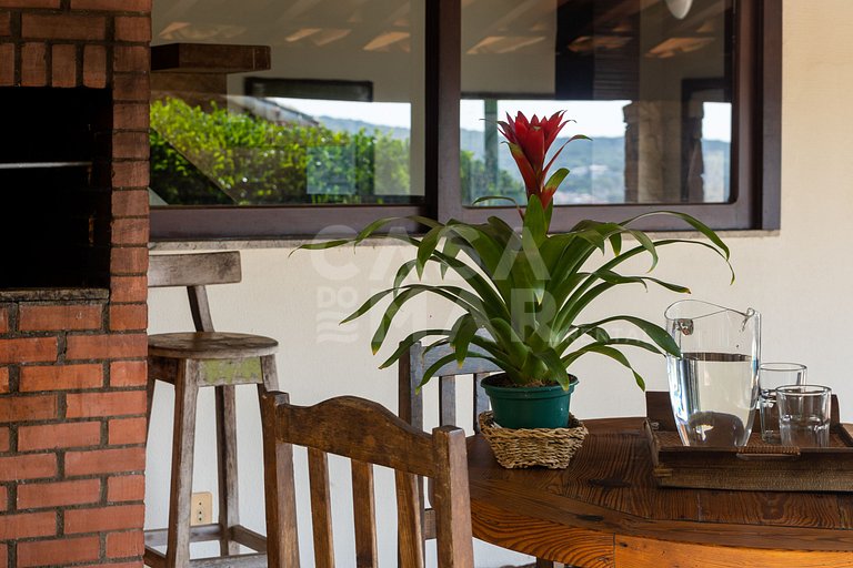 Beautiful house with 4 suites, in condominium, in the right