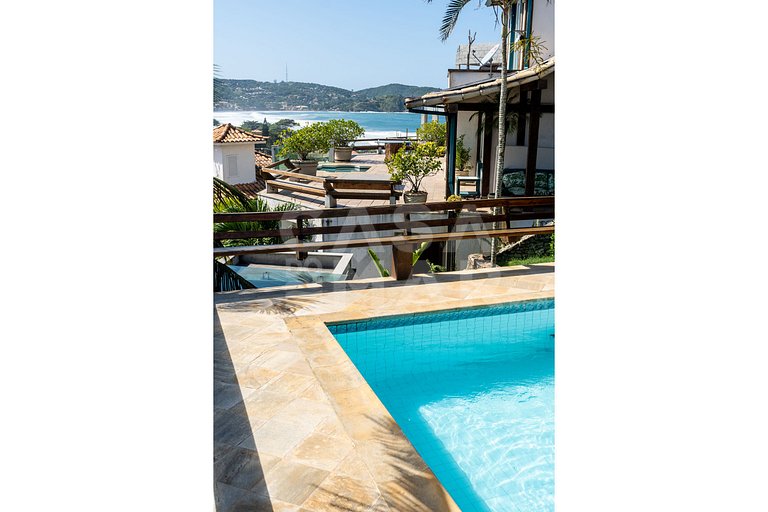 Beautiful house with 4 suites, in condominium, in the right