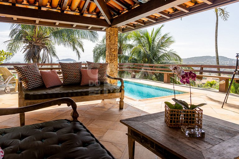 Beautiful house with 4 suites, in condominium, in the right